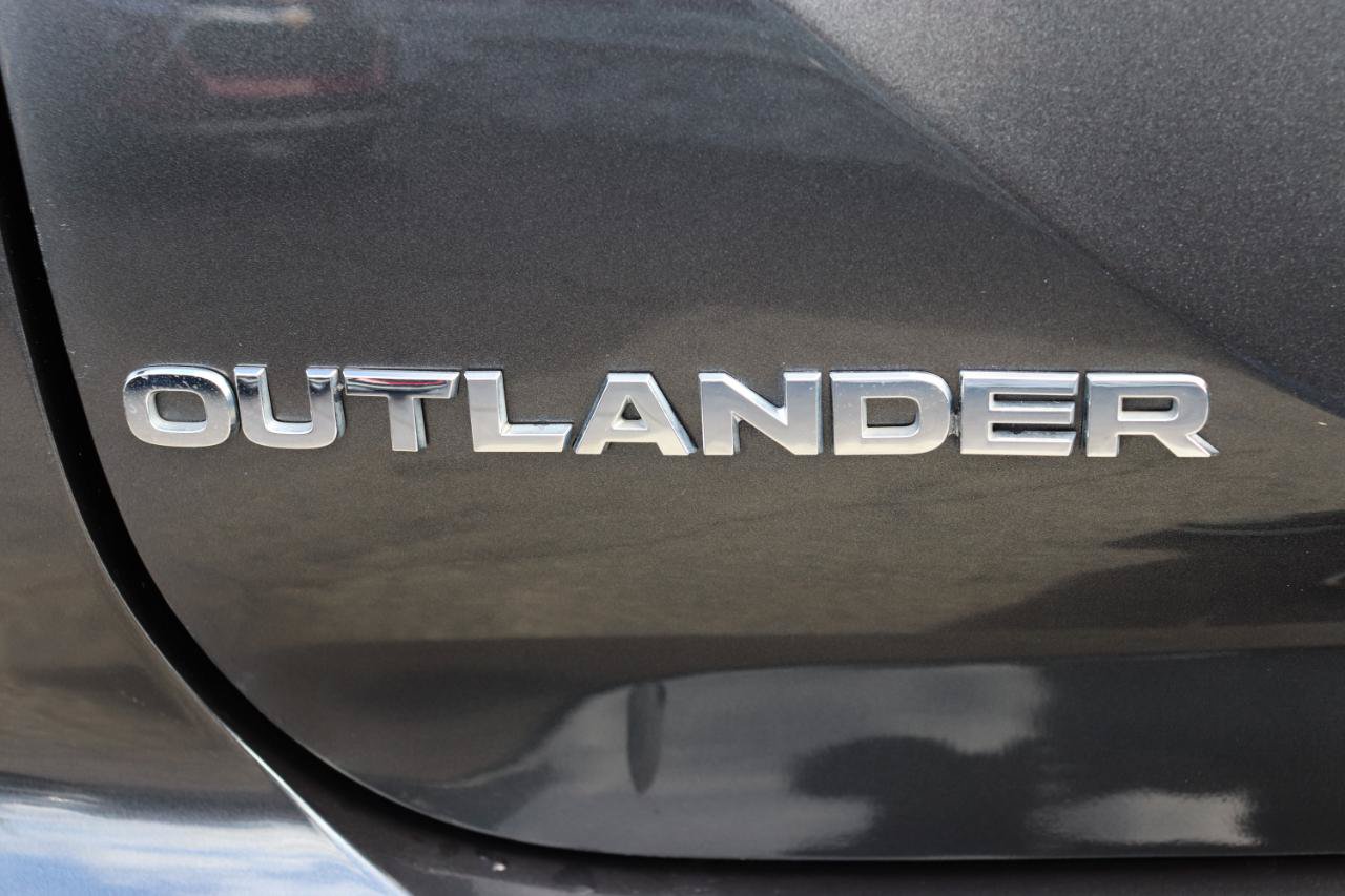 Used 2025 Mitsubishi Outlander SE FWD image 66