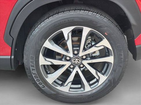 Used 2024 Toyota Corolla Cross XLE FWD image 21