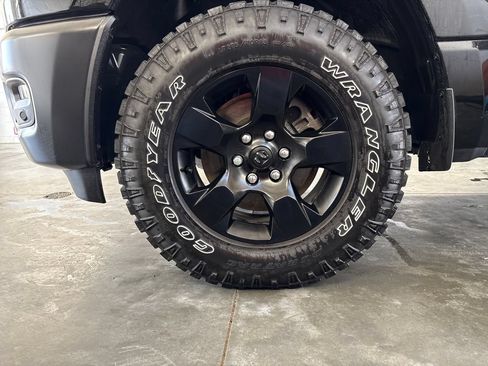 Used 2025 RAM 1500 Warlock AWD/4WD image 32