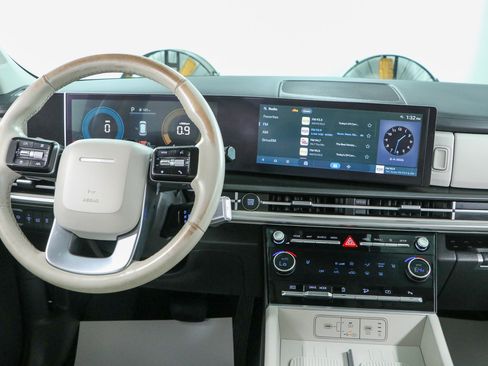 Used 2025 Hyundai Santa Fe SEL FWD image 17