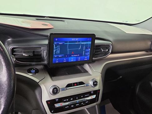 Used 2021 Ford Explorer XLT w/ Equipment Group 202A AWD/4WD image 19