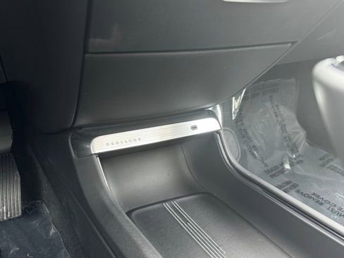New 2025 Cadillac Lyriq Luxury AWD/4WD image 17