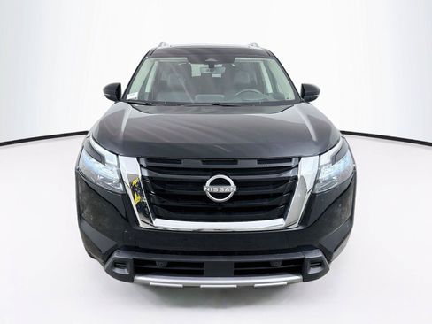 Used 2025 Nissan Pathfinder Platinum FWD image 7