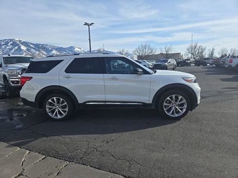 Used 2023 Ford Explorer Platinum w/ Technology Package image 4