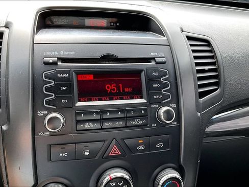 Used 2012 Kia Sorento LX w/ Convenience Pkg FWD image 21