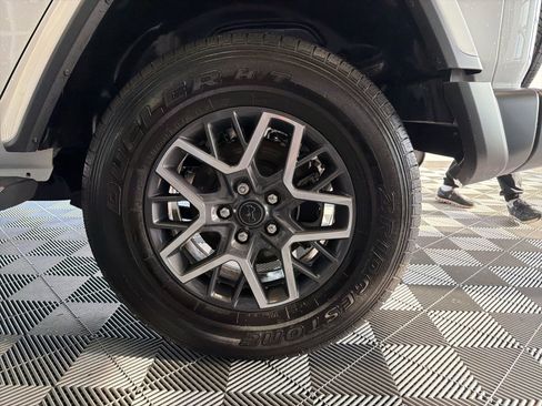 Used 2024 Jeep Wrangler Unlimited Sahara AWD/4WD image 7