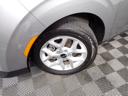 Used 2025 Kia Soul LX w/ LX Technology Package FWD image 36