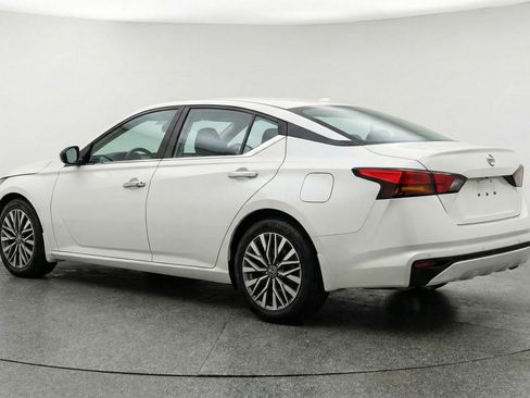 Used 2025 Nissan Altima 2.5 SV image 6