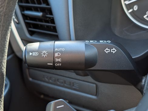 Used 2024 Nissan Rogue S AWD/4WD image 29