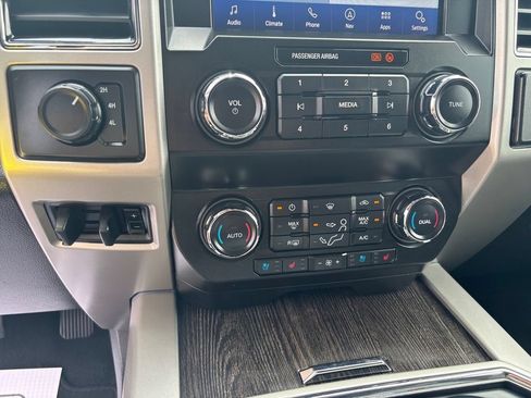 Used 2021 Ford F250 Lariat w/ Lariat Value Package AWD/4WD image 14