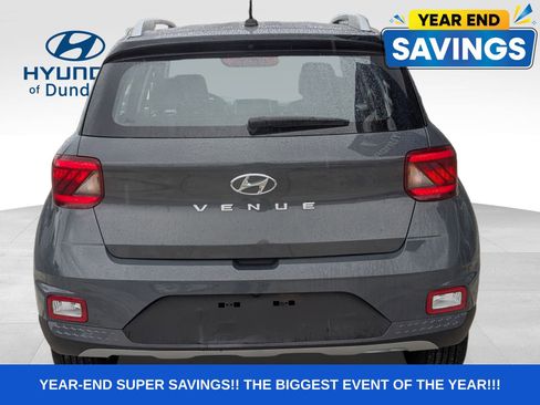 Used 2025 Hyundai Venue Limited image 8