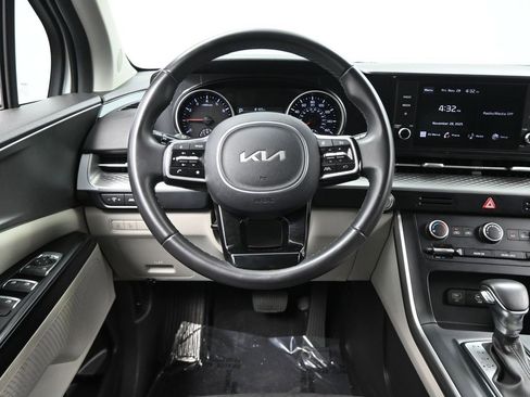 Used 2024 Kia Carnival LX image 31