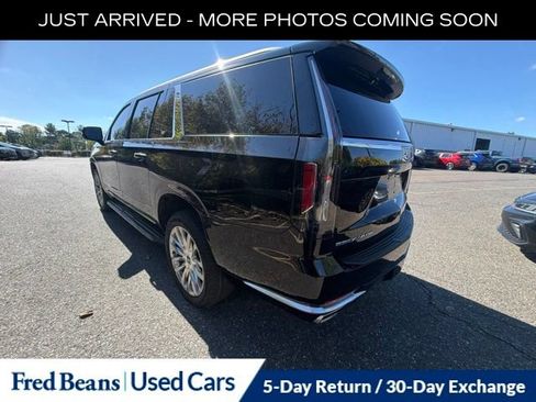 Used 2023 Cadillac Escalade ESV Premium Luxury AWD/4WD image 6