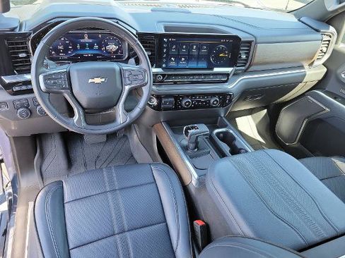 Used 2023 Chevrolet Silverado 1500 High Country w/ Technology Package AWD/4WD image 17