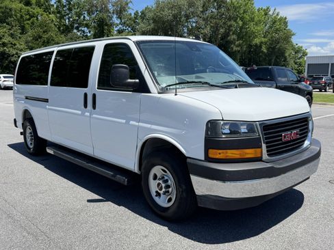 Used 2025 GMC Savana 3500 LT w/ LT Preferred Equipment Group RWD image 3