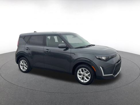 Used 2025 Kia Soul LX w/ LX Technology Package image 2