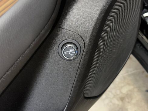 Certified 2023 GMC Acadia SLE w/ Driver Convenience Package image 6