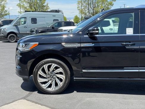 Used 2024 Lincoln Navigator Reserve AWD/4WD image 5
