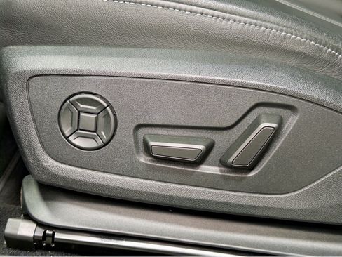 Used 2024 Audi Q4 e-tron Premium Plus image 6