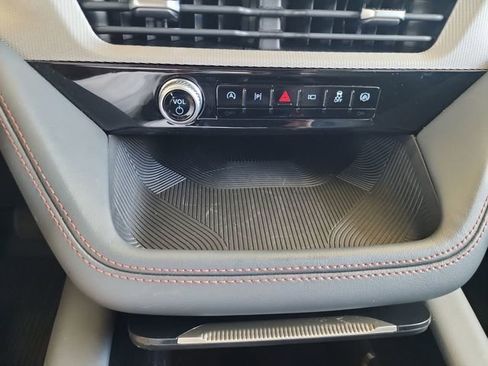 Used 2025 Ford Explorer Active RWD image 19