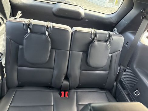 Used 2025 Ford Explorer ST-Line w/ ST-Line Street Pack AWD/4WD image 28