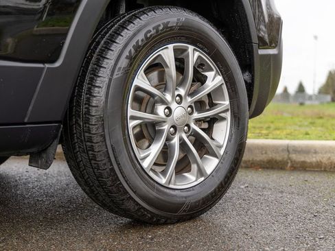 Used 2019 Jeep Cherokee Latitude Plus image 9