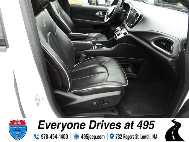 Used 2025 Chrysler Pacifica Limited FWD image 10