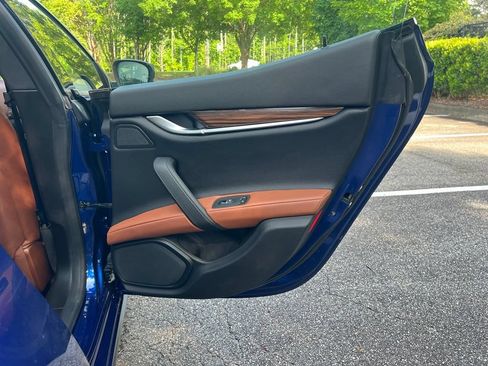 Used 2019 Maserati Ghibli S Q4 AWD/4WD image 17