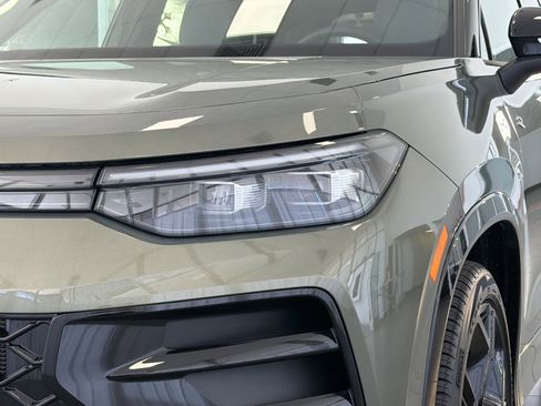 New 2026 Volkswagen Tiguan SE R-Line FWD image 11