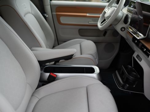 New 2025 Volkswagen ID. Buzz Pro S Plus image 18