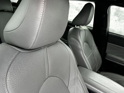 Used 2019 Toyota Avalon Limited w/ Advanced Safety Package image 13