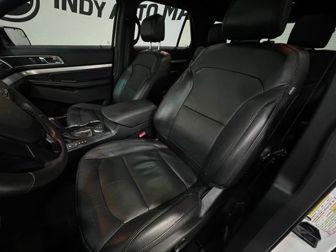 Used 2016 Ford Explorer XLT w/ Equipment Group 202A image 13