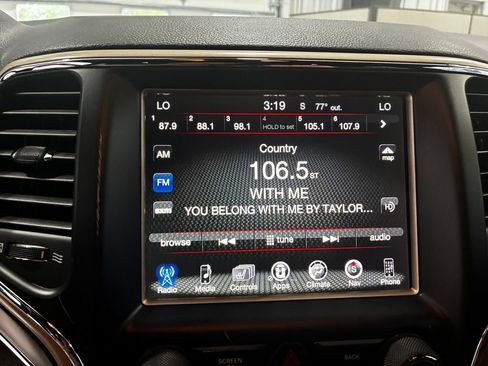 Used 2017 Jeep Grand Cherokee Limited AWD/4WD image 25