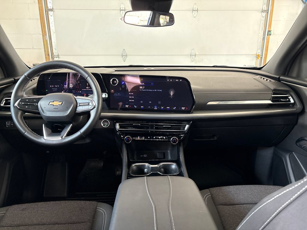 Used 2025 Chevrolet Traverse LT w/ Driver Confidence Package AWD/4WD image 17