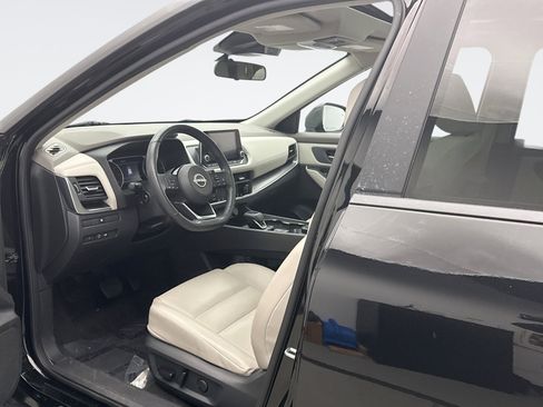 Used 2023 Nissan Rogue SV w/ SV Premium B Package image 10