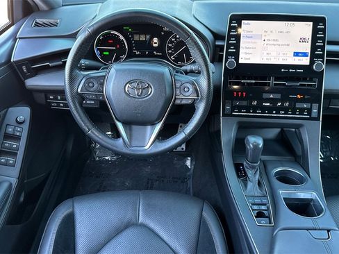 Used 2022 Toyota Avalon XSE image 13