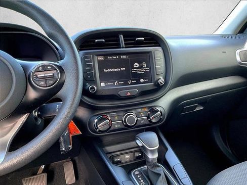Used 2025 Kia Soul LX FWD image 8