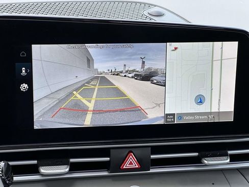 Used 2025 Hyundai Elantra SEL image 29