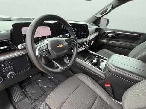 Certified 2025 Chevrolet Suburban LS RWD image 18