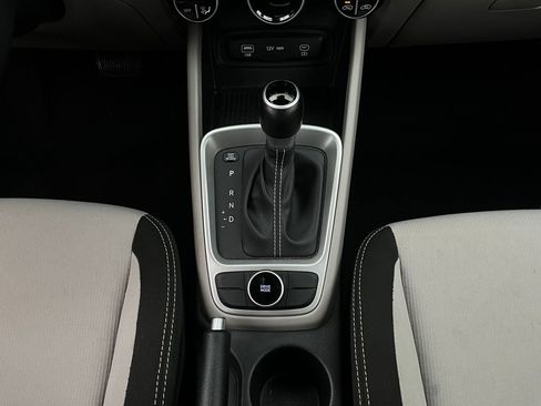 Used 2025 Hyundai Venue SEL image 14