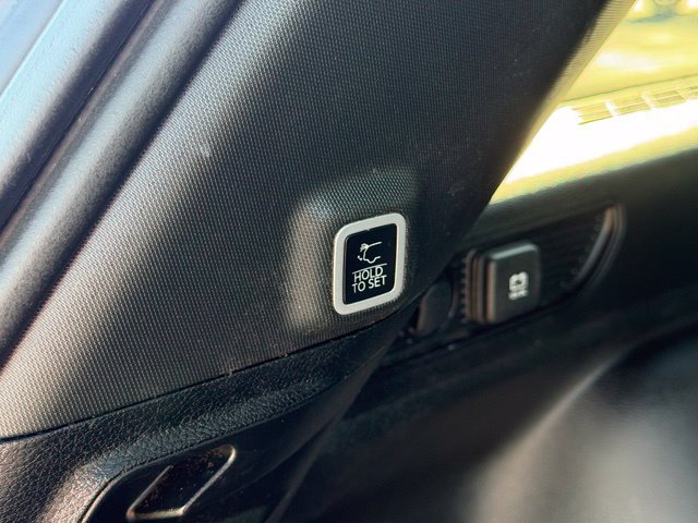 Used 2025 Jeep Grand Cherokee Altitude RWD image 14