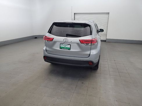 Used 2019 Toyota Highlander XLE w/ Carpet Mat Package (TMS) image 7