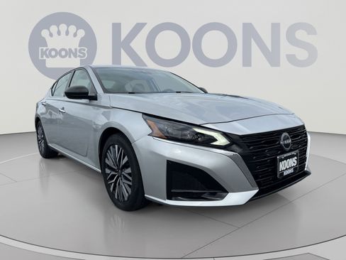 Used 2024 Nissan Altima 2.5 SV FWD image 10