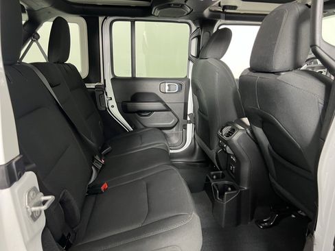 Used 2022 Jeep Wrangler Unlimited Sahara image 30