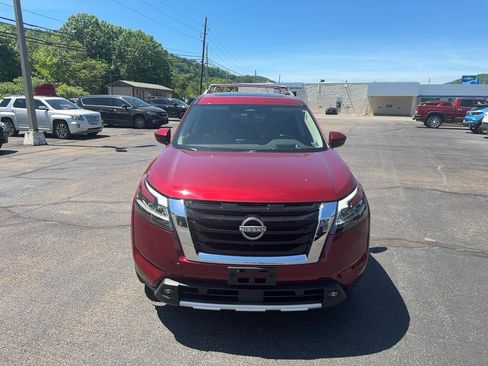 Used 2022 Nissan Pathfinder Platinum w/ Cargo Package AWD/4WD image 2