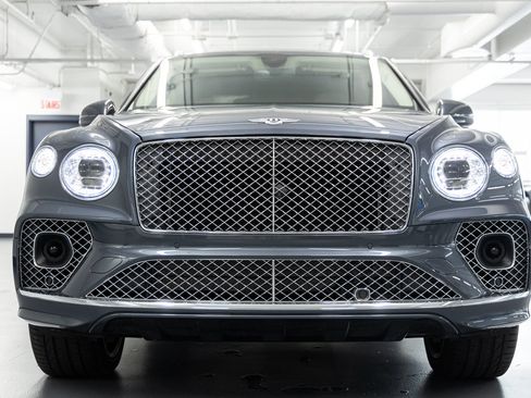 Used 2023 Bentley Bentayga AWD/4WD image 12