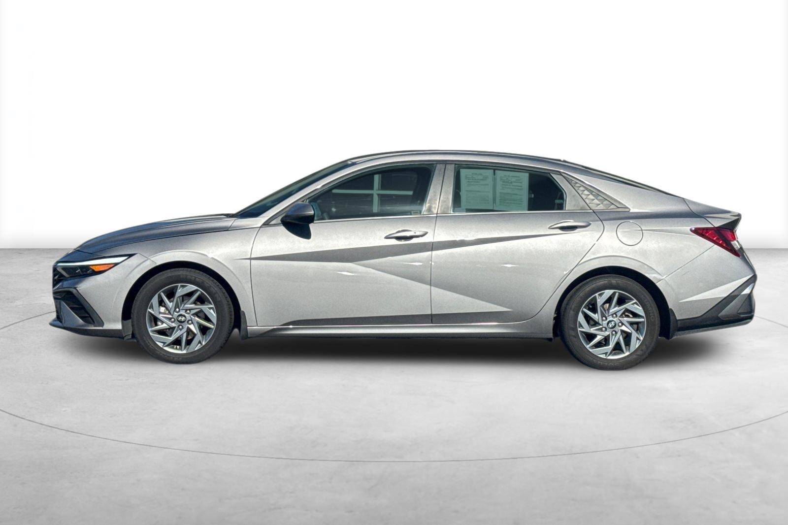 Used 2024 Hyundai Elantra SEL FWD image 3