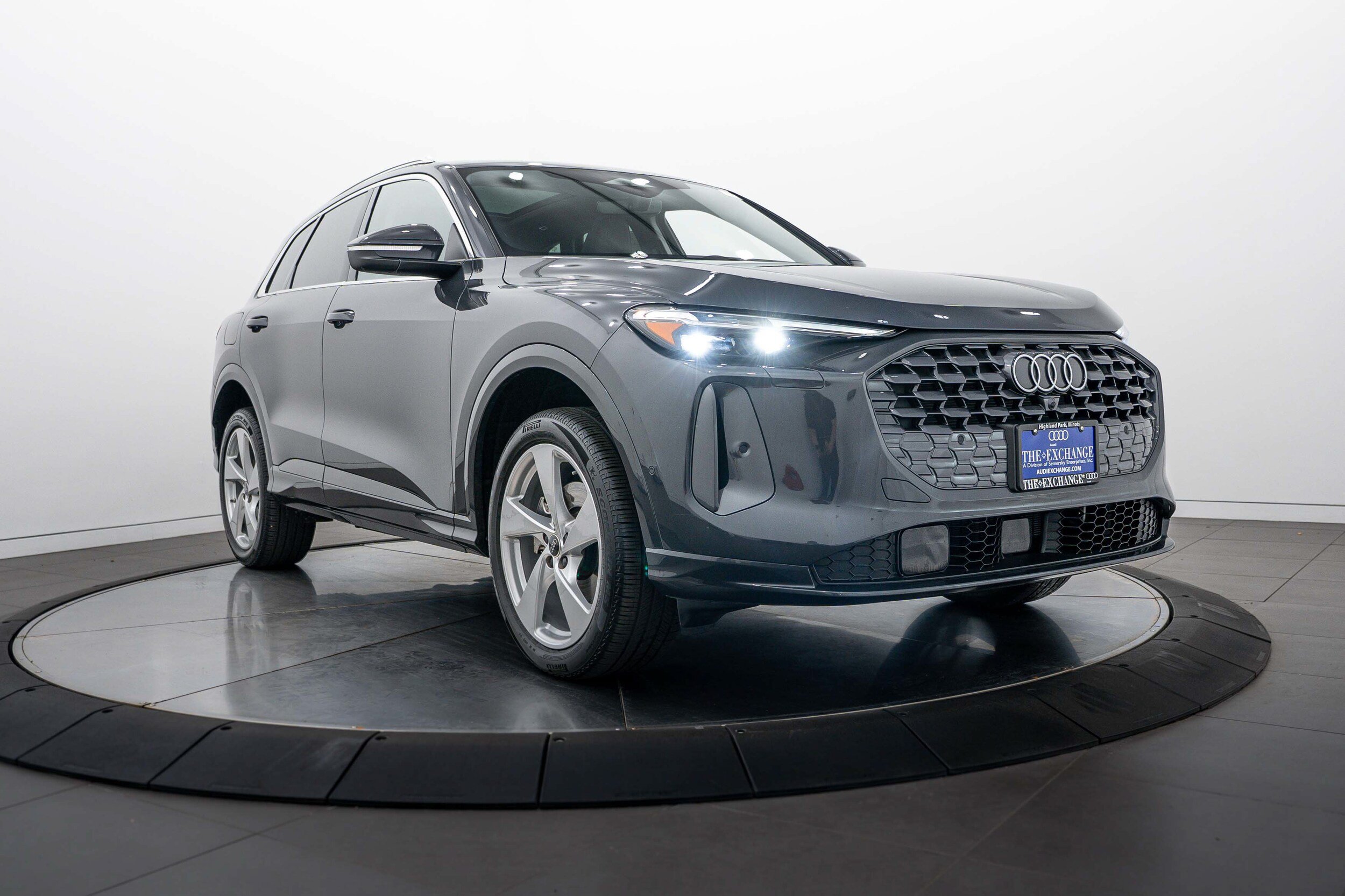 Used 2025 Audi Q5 Premium Plus AWD/4WD image 1