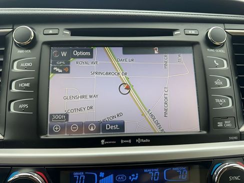 Used 2019 Toyota Highlander XLE image 21