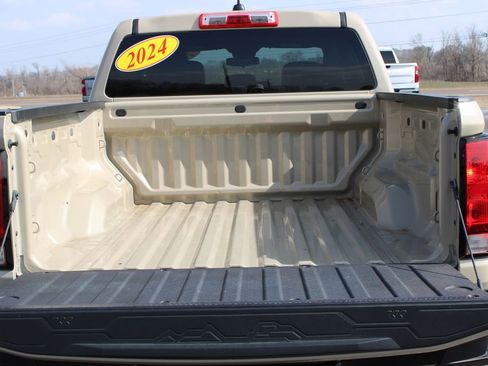 Used 2024 Chevrolet Colorado W/T image 16